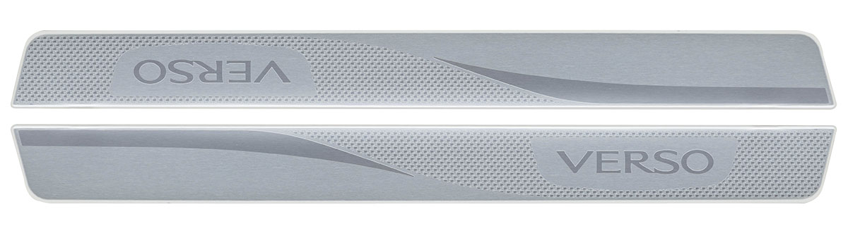 Batticalcagno in alluminio anodizzato con finiture lucide e satinate.