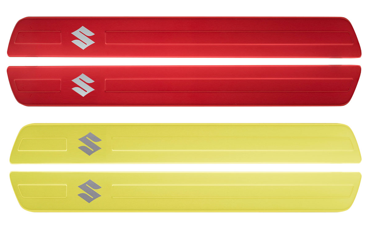 Batticalcagno in alluminio anodizzato in diversi colori e con finiture lucide e satinate.