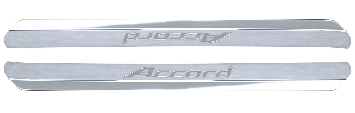 Batticalcagno in acciaio inox con finiture lucide e satinate.