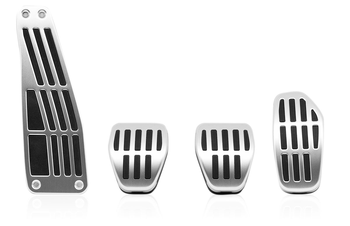 color titanio con logo in vari colori e con inserto antiscivolo in elastomero nero.